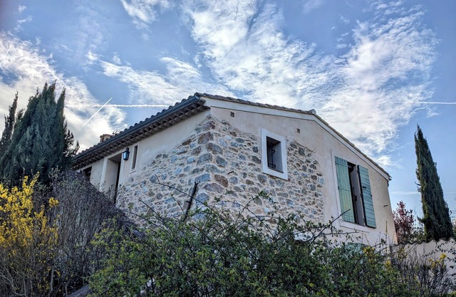 Charming 50m2 apartment in a Napoleonic Tuilière, ideal for couples.