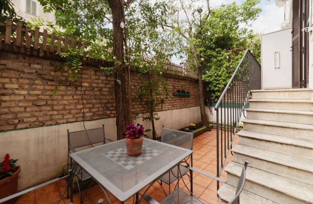 Charming 60 sqm apartment, ideal for 4 people, located on the mezzanine floor of a renovated building (NO elevator - some steps to climb).The property is located a stone's throw from Roma Termini station, in the heart of the San Lorenzo neighborhood, one