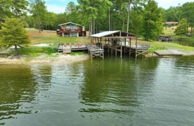 Charming 7-bed, 3 bath lakefront home on South Toledo Bend in Anacoco, LA