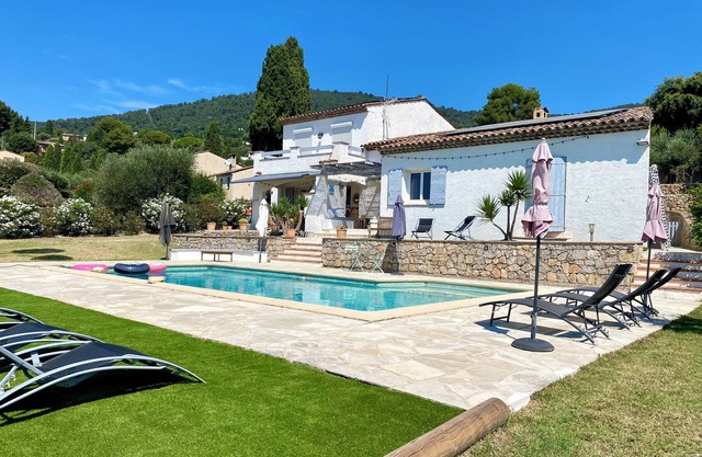 Charming 8 room villa with private pool overlooking hills