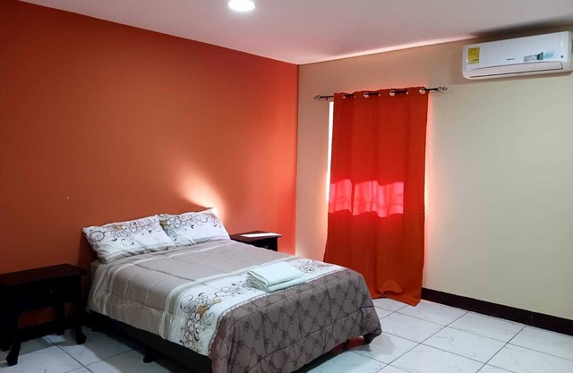 Charming 8-units hotel in lovely Managua with AC near the airport