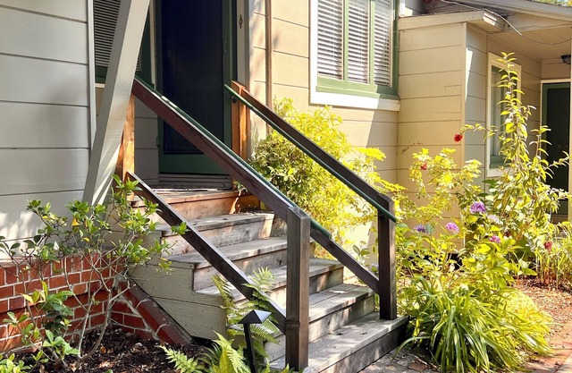 Charming Alameda Bungalow Easy Access to San Francisco, Beach, Redwoods, Marinas