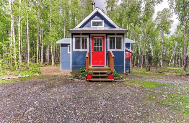 Charming Alaska Vacation Rental w/Gas Grill!