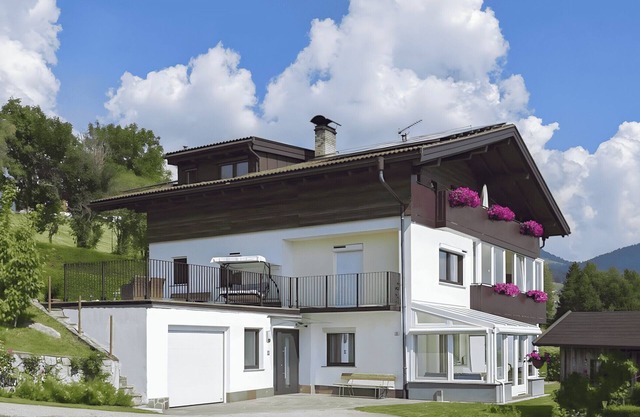 Charming Apartment “Haselstaude - Abendrot” with Mountain View, Wi-Fi, Terrace & Garden; Parking Available