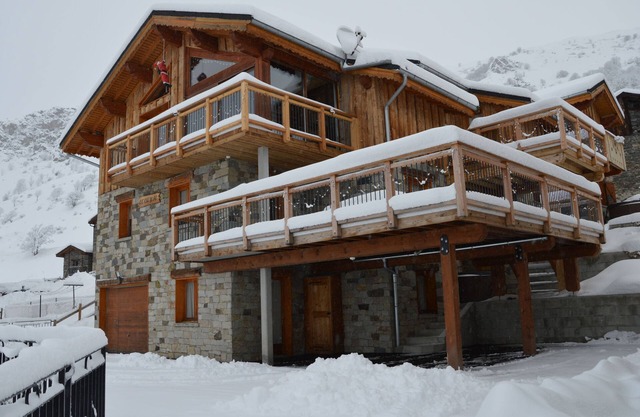 Charming apartment in a mountain chalet near the slopes, Jacuzzi