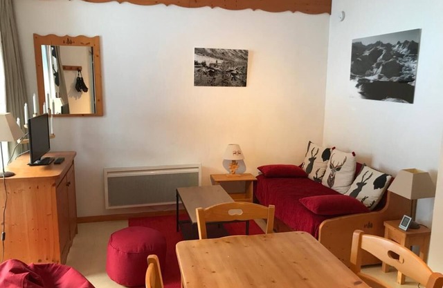 Charming apartment at the foot of the slopes clear view on slopes and mountains