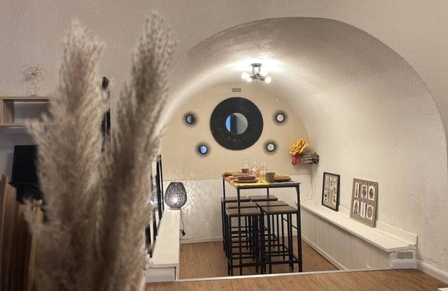Charming apartment at the foot of the town with motorcycle garage