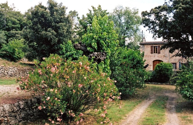 Charming apartment in a Provencal country house, private beach, riverside