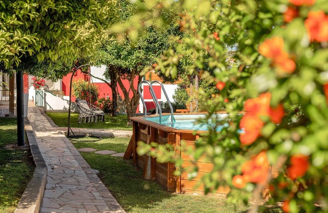 Charming Apartment in Algés with Vegetable Garden