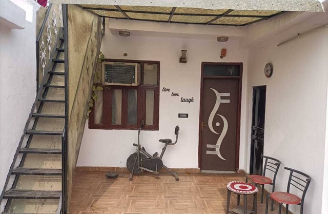 Charming apartment in fabulous New Delhi with AC with rooftop area and a open