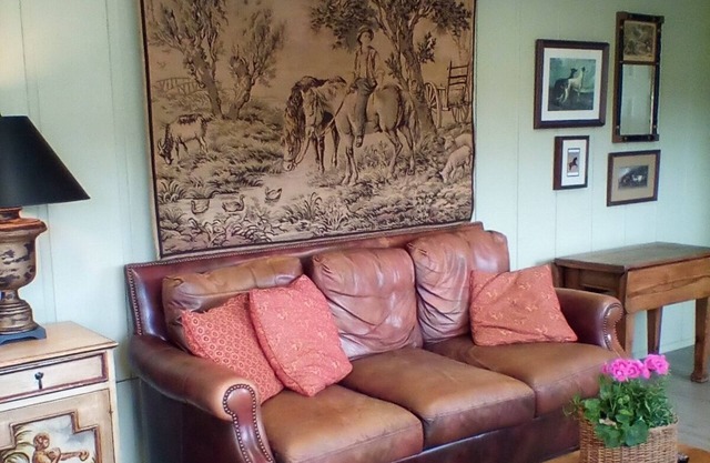 Charming Barn Apartment - centrally located to all the Foothills has to offer.