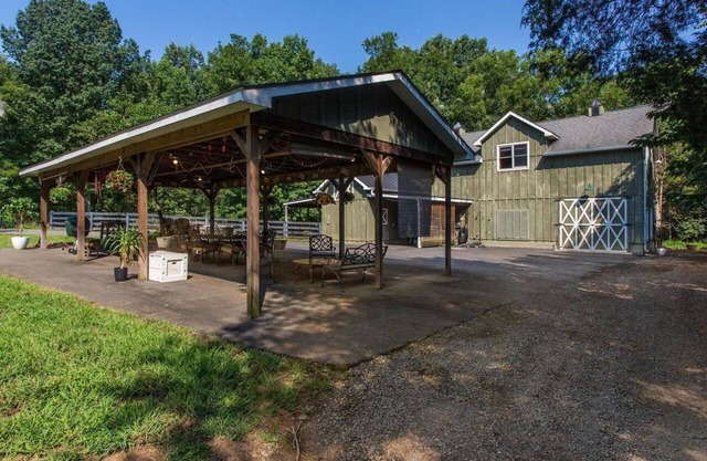 Charming Barn House