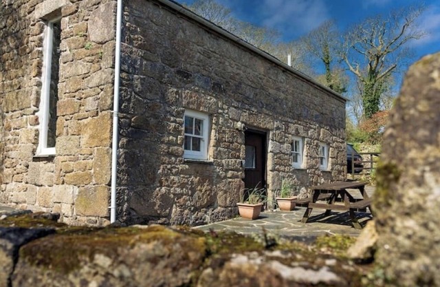 Charming barn in scenic Lamorna valley