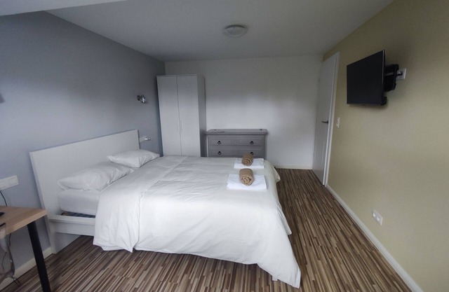 Charming bed & breakfast in serene Arlon with WiFi. Private room in our house.