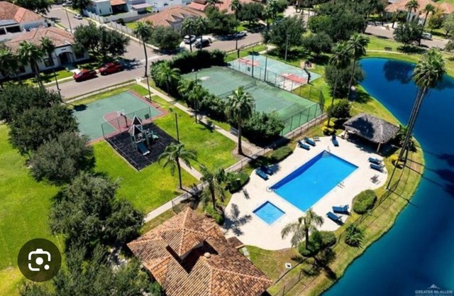 Charming BEDROOM in brilliant McAllen with AC, WiFi, Pool, Jacuzzi
