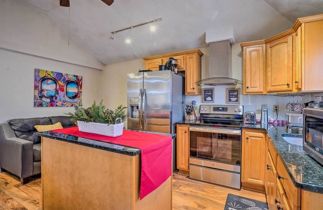 Charming Boston Area Home < 1 Mi to Revere Beach!