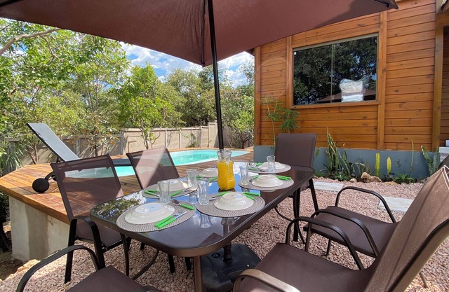 Charming 3 bedroom house, pool and air conditioning, Chapada dos Veadeiros/GO.