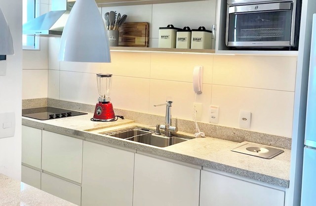 Charming 1-bedroom apartment in Enchanting Ilha do Leite Recife with WiFi, AC