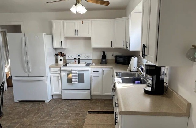 Charming Bungalow Nestled in the Heart of Amish Country!