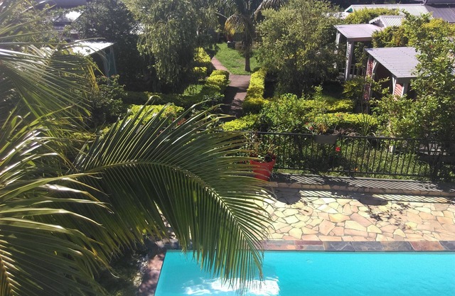Charming bungalow with pool