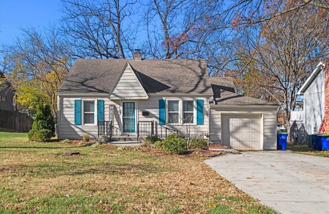 Charming Bungalow with Spacious Yard