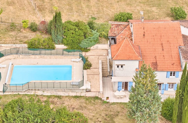 Charming Cottage in the Heart of Périgord – Pool, Garden, 4 Bedrooms, Close to Brantôme & Outdoor