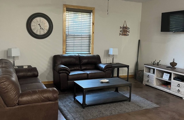 Charming Cabin in Scottsboro AL
