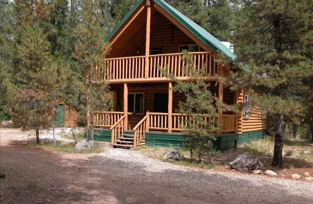 Charming Cabin on the River in the Sawtooth National Forest . Fairfield ID