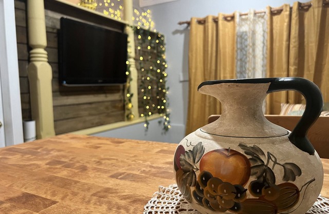 Charming Cabin Style Unit with Private Entrance and Serene Backyard in Downtown