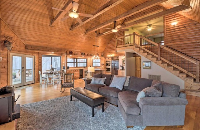 Charming Cabin with Hot Tub, Fire Pit and Views!