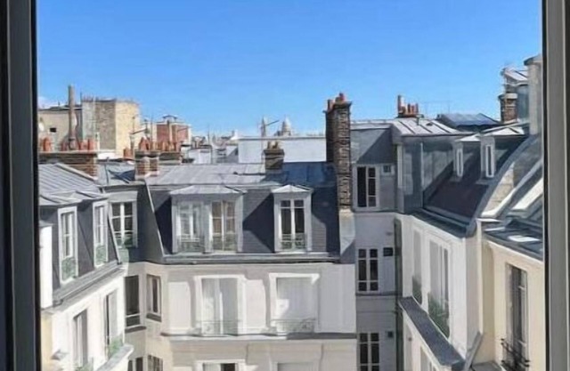 Charming, calm and bright studio with view over the rooftops of Montmartre