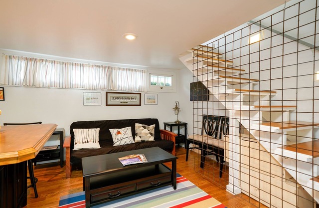 Charming Carriage House - 30 day rental