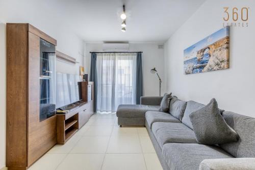 Charming & Central 3BR Apt with Private Terrace by 360 Estates