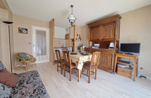 Charming Central T2 Apartment with Terrace and Private Garage in Barcelonnette