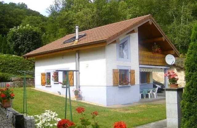 Charming Chalet in Ferdrupt: Ski, Hiking, Private Parking, WiFi