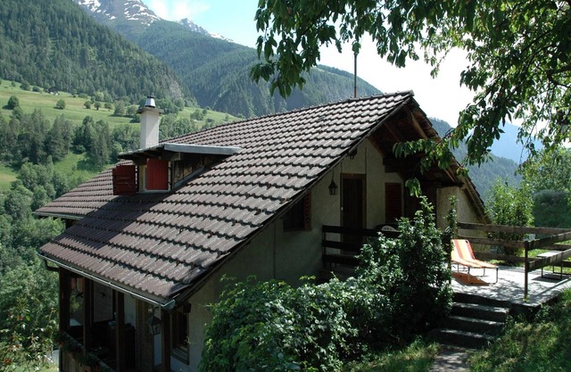 Charming Chalet Near Trails