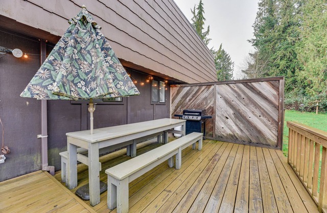 Charming Chehalis Retreat w/Outdoor Grill + Deck!