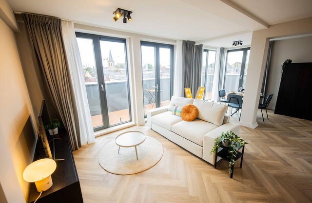 Charming City Penthouse Studio KS