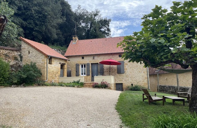 Charming countryside house with garage and bikes, near Dordogne and tourist sites