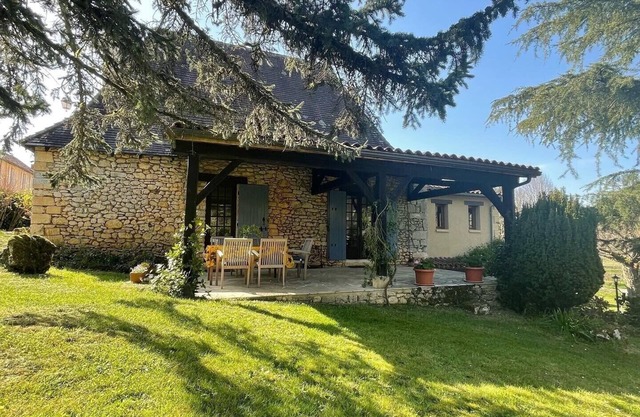 Charming Comfy 6 person cottage w/private pool & large garden, Les Eyzies