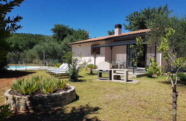 charming completely renovated country house, large garden, secluded location
