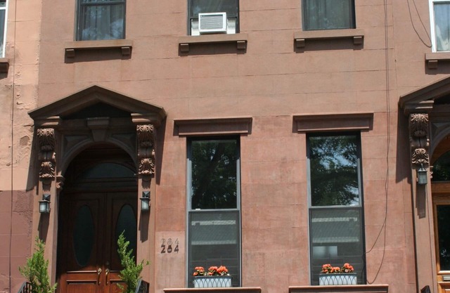Charming, Convenient & Spacious 2BR Carroll Gardens Brownstone