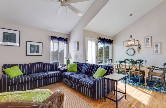 Charming Corolla Townhome w/Pool & Tennis