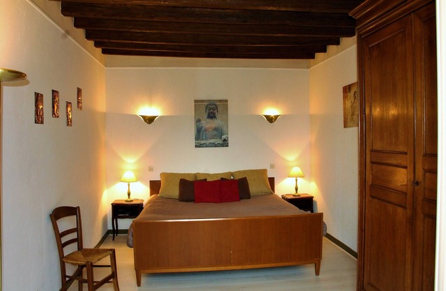 Charming cottage. CHABLIS, GUEDELON, PUISAYE, VEZELAY, AUXERRE/BOURGOGNE/CHATEAU