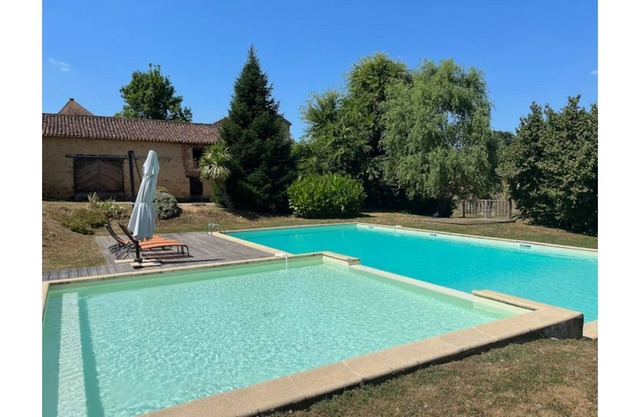 Charming cottage with swimming pool in Périgord Noir near Sarlat