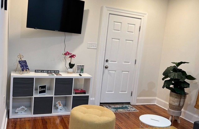 Charming cottage in enjoyable New Orleans with AC, WiFi