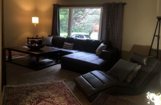 Charming Cottage Near Lake - Toronto Just an Hour Away