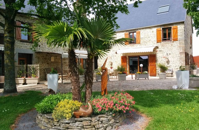 Charming Cottage Near Mont-Saint-Michel with Garden, Wifi, and Bike Rentals