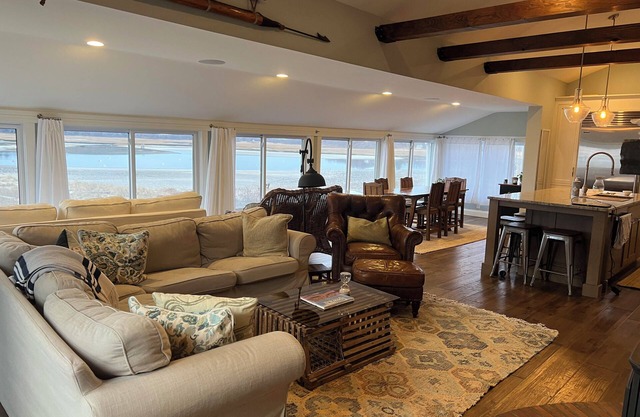 Charming Cottage Steps from Private Beach – Water Views & Little Neck Charm