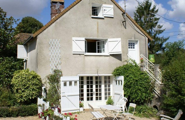 Charming Cottage with Garden, Near Hiking Trails and Historical Sites